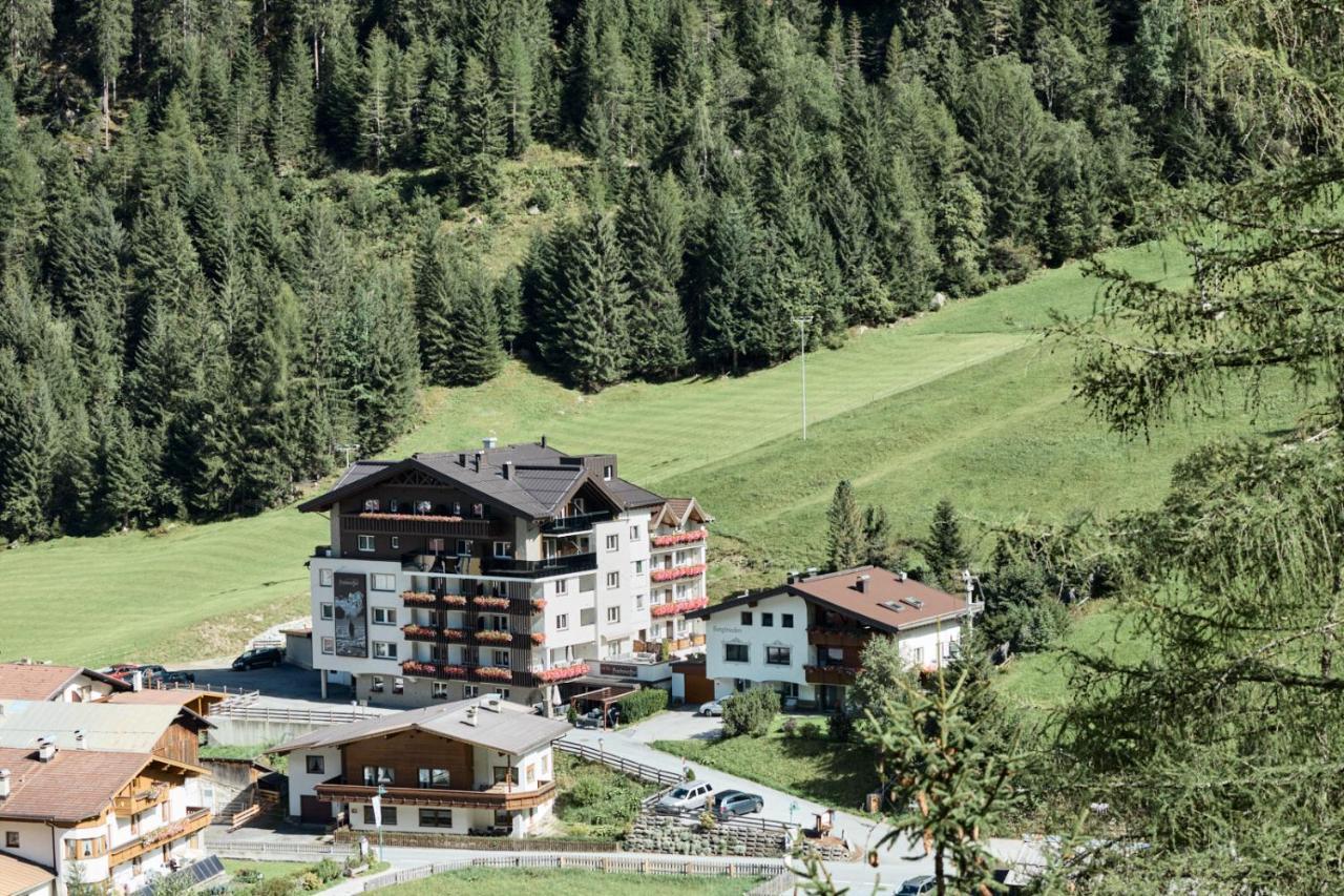 Aktivhotel Feichtner Hof Kaunertal Exteriör bild